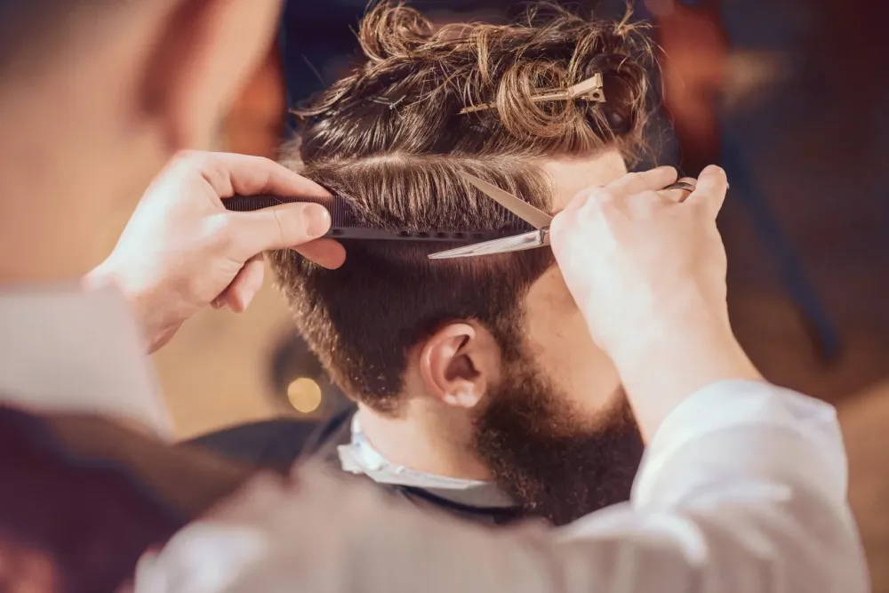Coiffure homme à Charmes